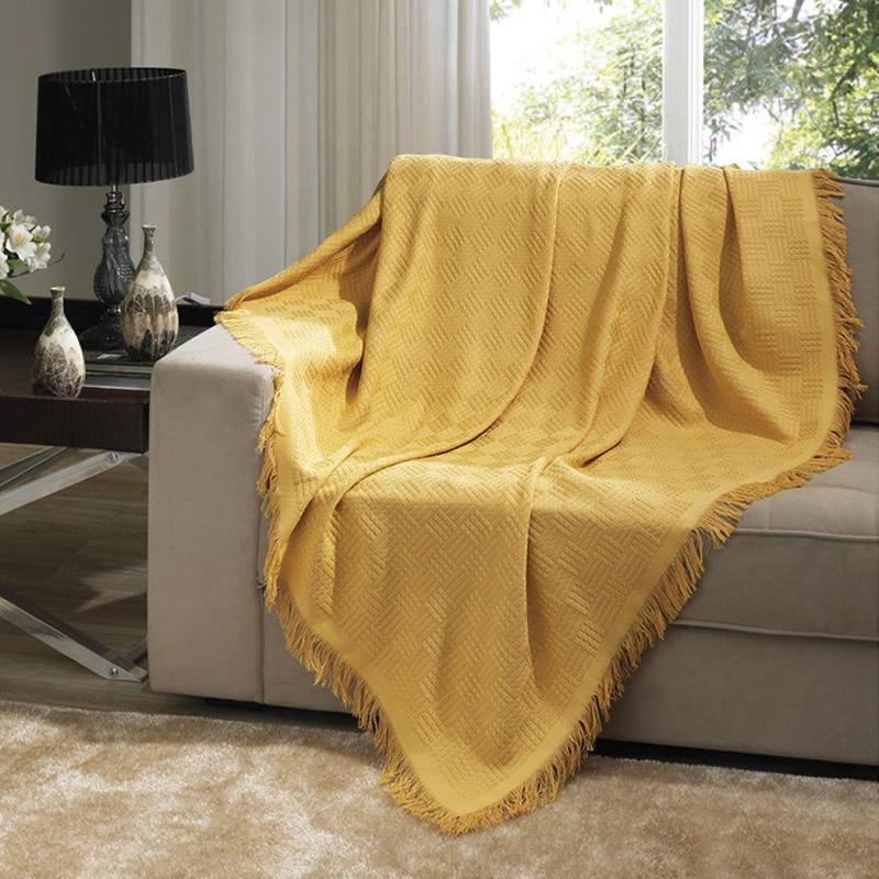 Mantas para sofá: charme, elegância e conforto para sua decoração