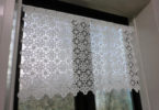 Decoração com cortina de crochê